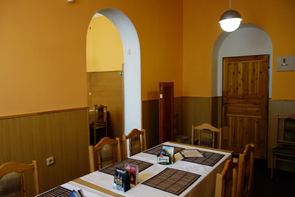 Restaurace Alvi Hotel Ostrava Ngoại thất bức ảnh